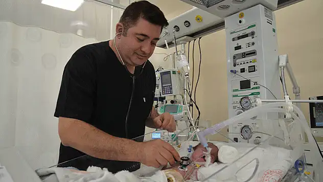 Konya'da minik Eva Nehir, yapay kalp zarıyla sıkıntılarından kurtuldu