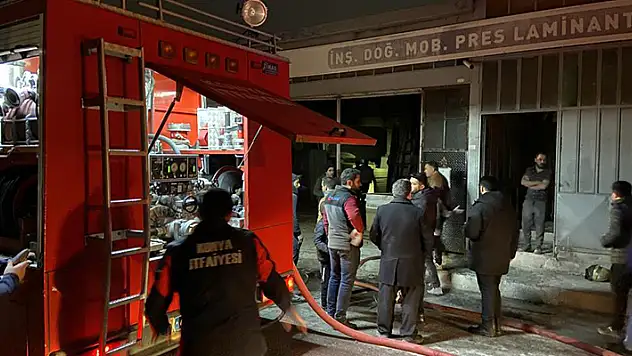 Konya'da mobilya atölyesinde yangın: Alevler büyümeden söndürüldü
