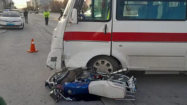 Konya'da motosiklet ile minibüs çarpıştı: 1 yaralı
