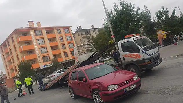 Konya'da motosiklet otomobille çarpıştı: 1 yaralı
