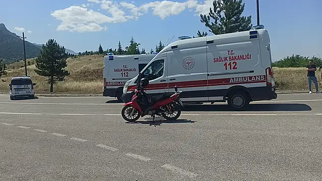 Konya'da motosiklet virajı alamadı: 2 yaralı