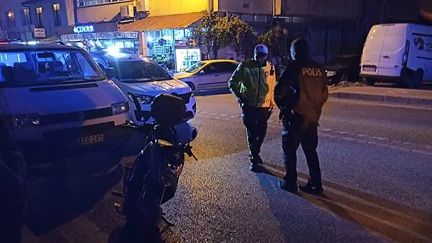 Konya'da motosiklet yayaya çarptı: 2 yaralı
