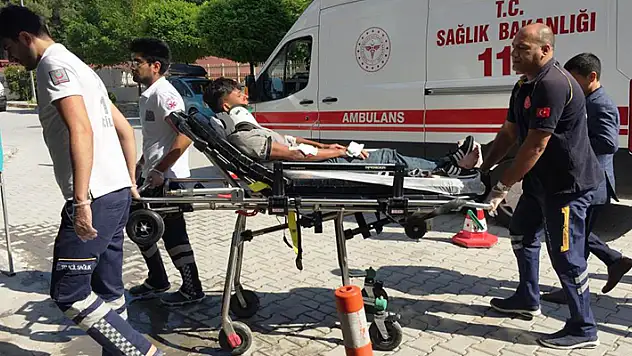 Konya'da motosikletten savrulan 2 kardeş yaralandı

