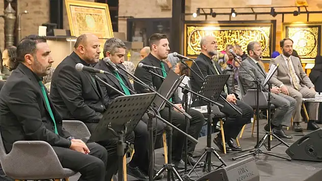 Konya'da Mukaddes Emanetler Sergisi'nde Kadir Gecesi bereketi