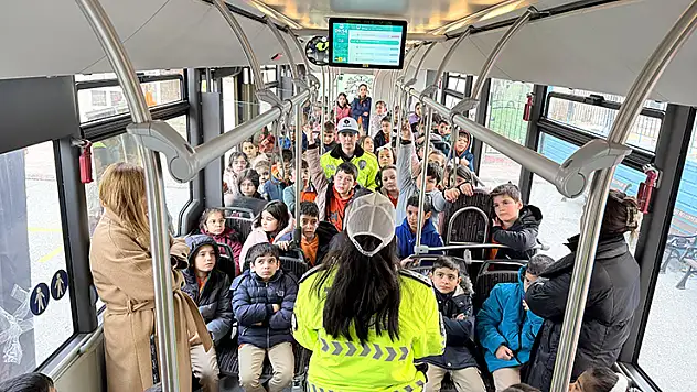 Konya'da 'Nezaket Otobüsü' ile öğrencilere nezaket aşılanıyor