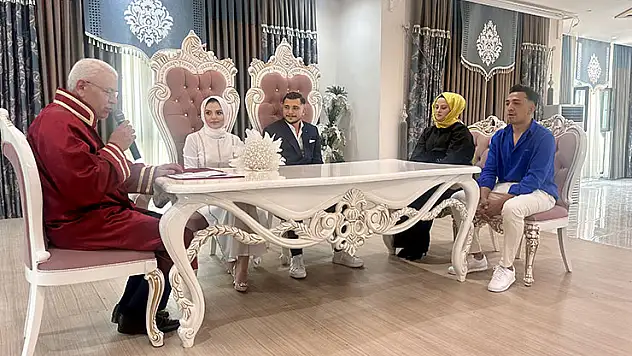 Konya'da nikah dairelerinde '25.05.2025' yoğunluğu yaşandı