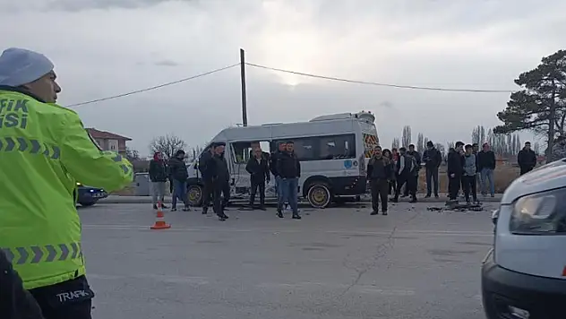 Konya'da öğrenci servisi ile kamyonet çarpıştı: 11 yaralı
