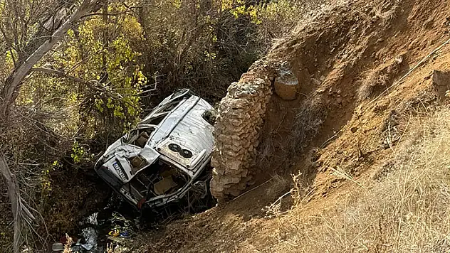 Konya'da öğrenci servisi, uçuruma yuvarlandı 14 yaralı