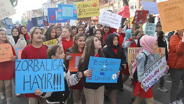 Konya'da öğrenciler akran zorbalığına dikkat çekmek için yürüdü