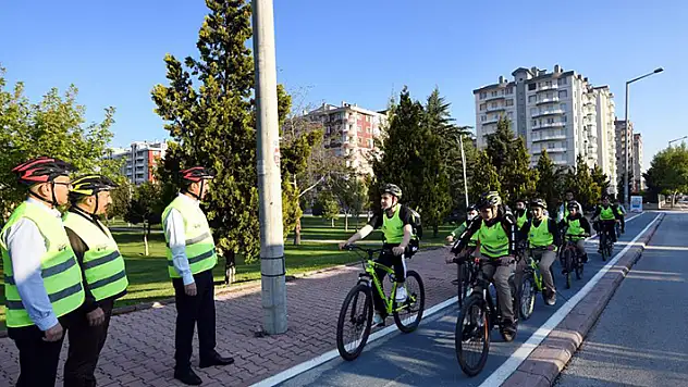 Konya'da öğrenciler okullarına güvenli bisiklet yolu ile gidiyor
