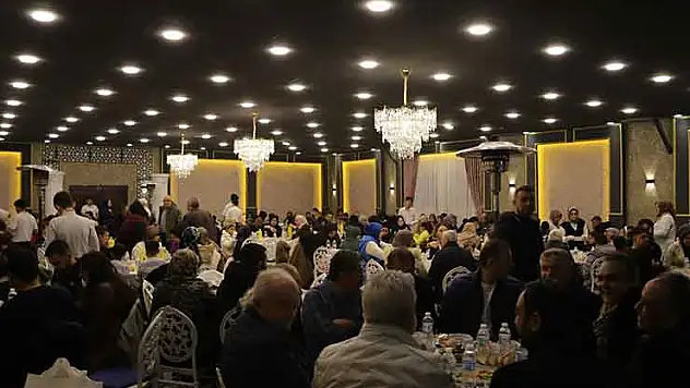 Konya'da öksüz ve yetim çocuklar iftarda buluştu