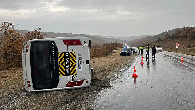 Konya'da okul servisi devrildi 28'i öğrenci 29 yaralı