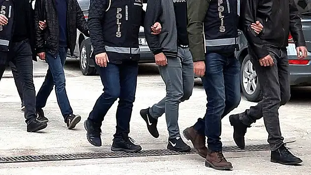 Konya'da önünü kestikleri araca zarar veren 4 şüpheli gözaltına alındı