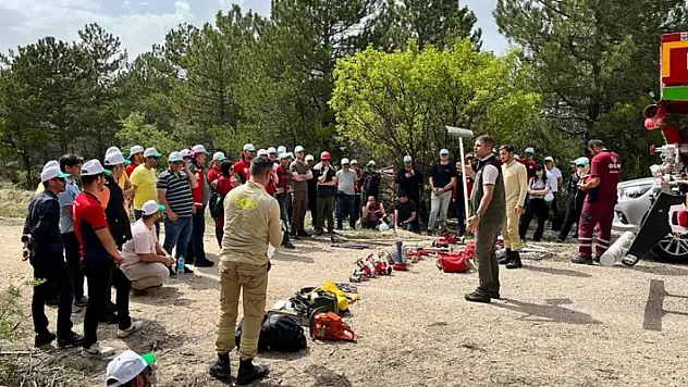 Konya'da orman gönüllüsü öğretmenlere yangın gönüllü eğitimi verildi
