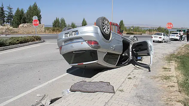 Konya'da otomobil devrildi, sürücü yaralandı