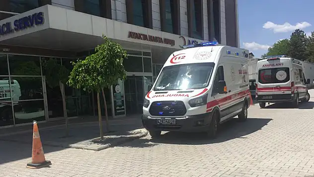 Konya'da otomobil ile kamyon çarpıştı: 2 yaralı
