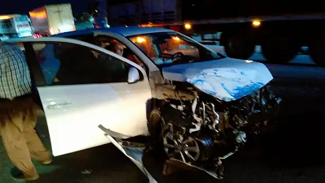 Konya'da otomobil ile kamyon çarpıştı: 4 yaralı

