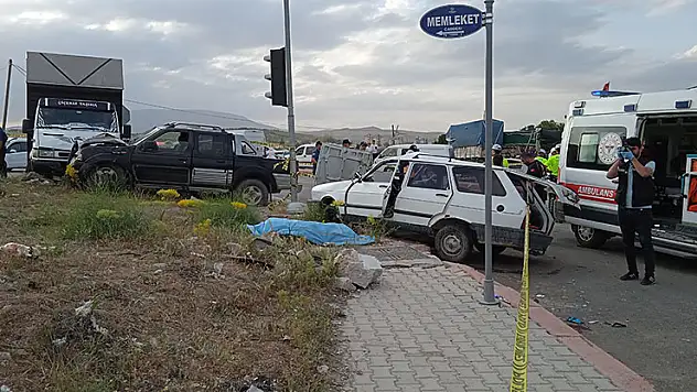 Konya'da otomobil ile kamyonet çarpıştı, yaşlı çift hayatını kaybetti