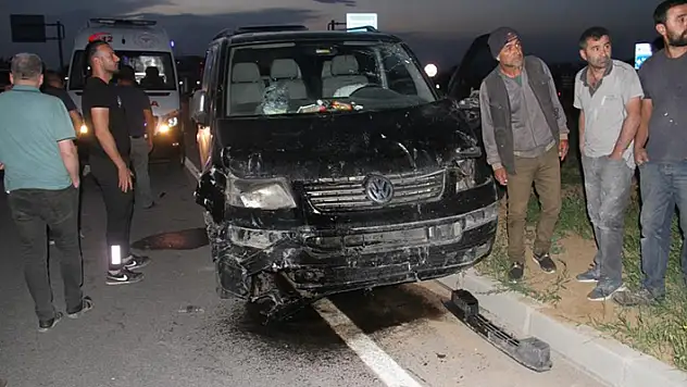 Konya'da otomobil ile minibüs çarpıştı: 2'si ağır 3 yaralı
