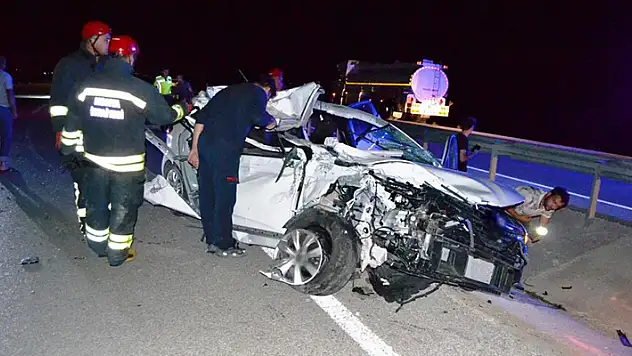 Konya'da otomobil kamyona çarptı: 4 yaralı
