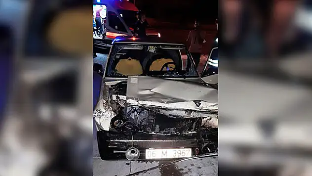 Konya'da otomobil refüje çarptı: 1 yaralı