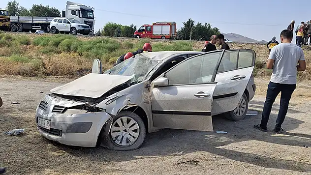 Konya'da otomobil şarampole devrildi: 3 yaralı