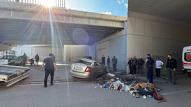 Konya'da otomobil üst geçitten yola düştü: 2 yaralı