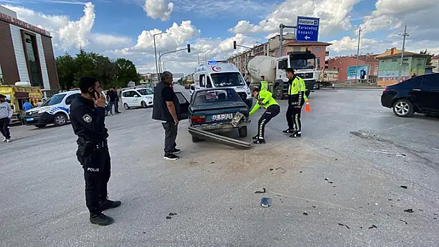 Konya'da otomobil ve motosiklet çarpıştı: 2 yaralı
