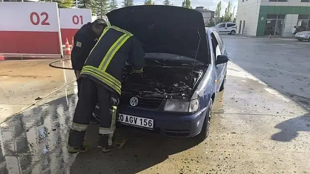 Konya'da otomobil yangını paniğe neden oldu