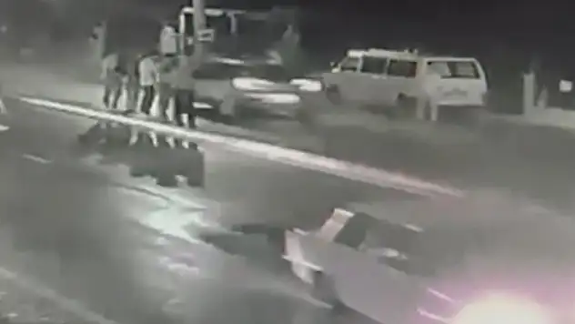 Konya'da otomobilin yayaya çarptığı kaza güvenlik kamerasına yansıdı