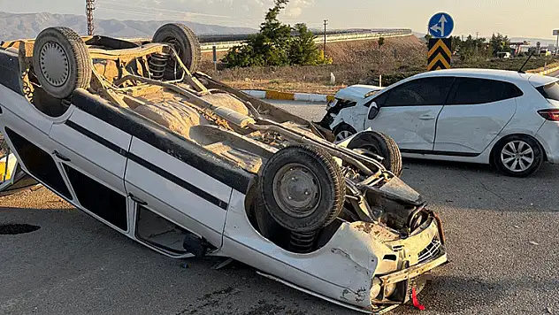 Konya'da otomobiller çarpıştı: 3 yaralı