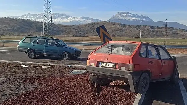 Konya'da otomobiller çarpıştı: 4 yaralı
