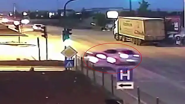 Konya'da otomobillerin çarpışma anı kamerada