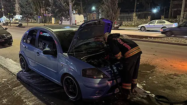 Konya'da park halindeki otomobilde yangın çıktı
