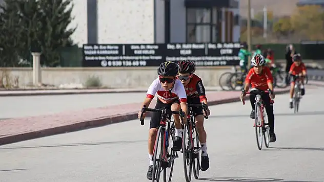 Konya'da pedallar Atatürk için dönüyor