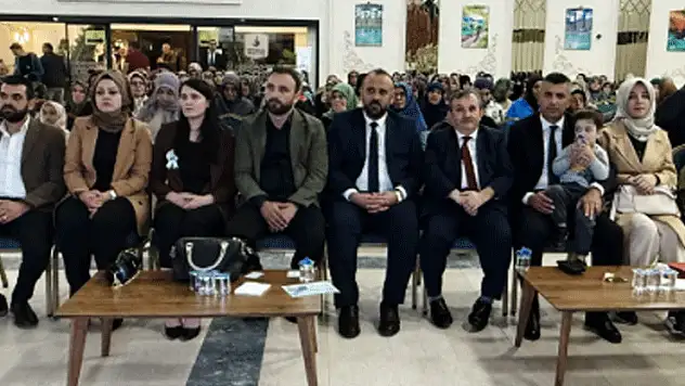 Konya'da 'Peygamberimiz ve Aile Ahlakı' konulu konferans yapıldı