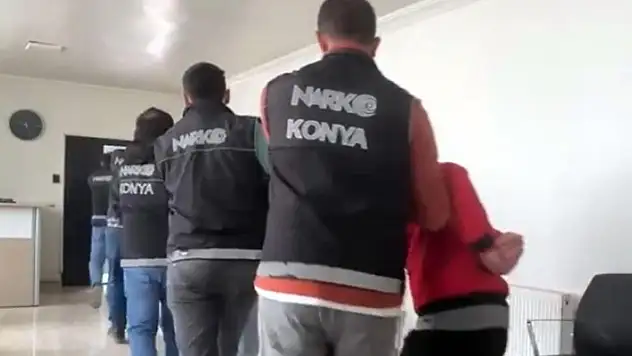 Konya'da polis ekipleri 192 aranan şahsı yakaladı
