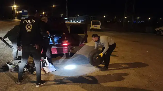Konya'da polis uyuşturucuya geçit vermiyor: 3 şüpheliden 1'i tutuklandı
