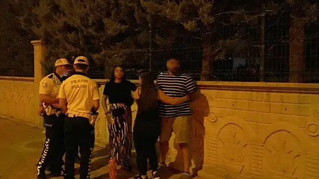 Konya'da polisten kaçan ehliyetsiz alkollü sürücünün yakınları gazetecilere saldırdı