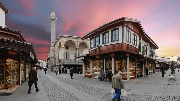 Konya'da Ramazan ayında iş yerleri sahura kadar açık
