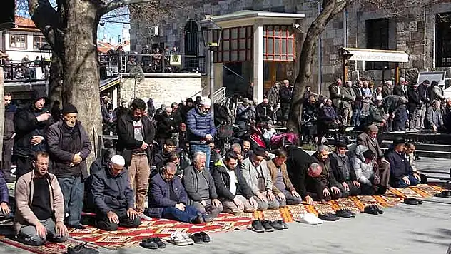 Konya'da ramazan sevinci! Camiler doldu taştı