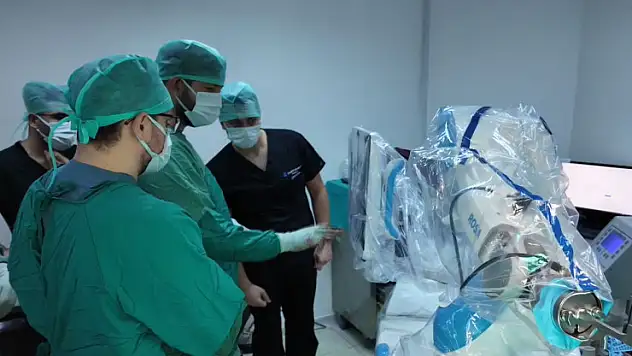 Konya'da robotik diz proteziyle 10 yıllık ağrı bitti