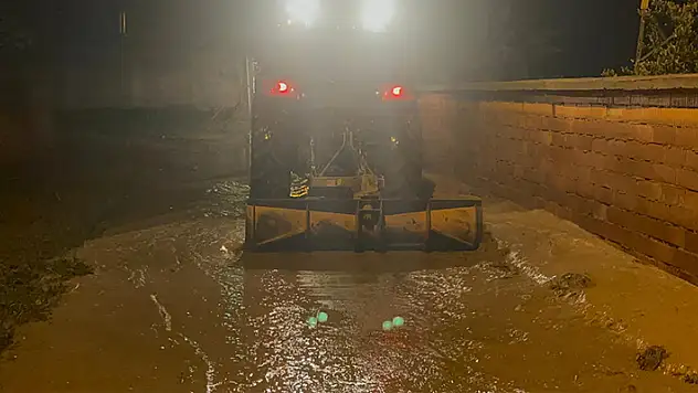 Konya'da sağanak su baskınlarına neden oldu
