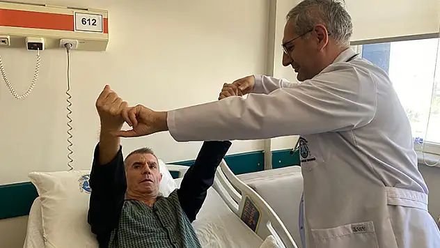 Konya'da şah damarındaki yapısal bozukluk nedeniyle felç geçiren hasta stent takılınca ayağa kalktı