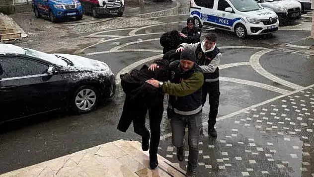 Konya'da sahte altın operasyonu: 3 şüpheli suçüstü yakalandı