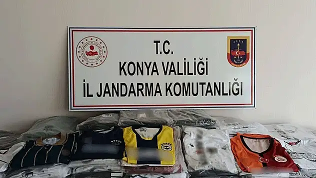 Konya'da sahte tişört satıcılarına operasyon