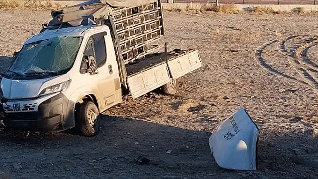 Konya'da şarampole devrilen kamyonet sürücüsü yaralandı