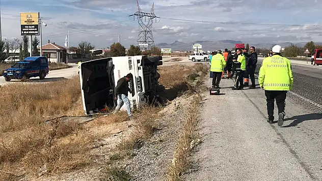 Konya'da şarampole devrilen midibüste 1 kişi yaralandı
