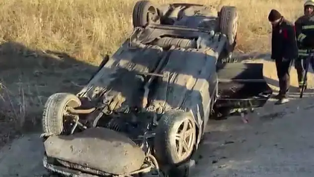 Konya'da şarampole devrilen otomobildeki 2 kişi yaralandı