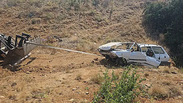 Konya'da şarampole devrilen otomobildeki 4 kişi yaralandı
